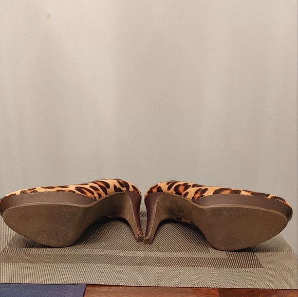 La CANADIENNE Cow Hyde Womens Shoes - Picture 4 of 4